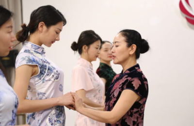 全球8.8開店節(jié) 儀態(tài)禮儀培訓加盟總部地址與廣告設計全解析